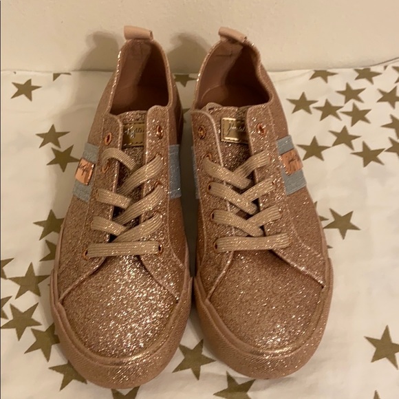 Kendall & Kylie Shoes - Kendall + Kylie Obey women’s sneakers